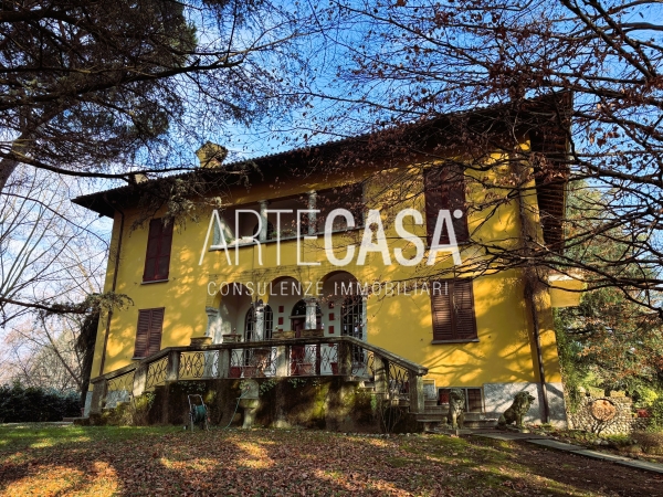BRIOSCO, VILLA CON PARCO E DEPENDANCE - RIF. VB11