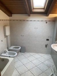 MEDA, 2 LOCALI CON BALCONE - RIF. M157